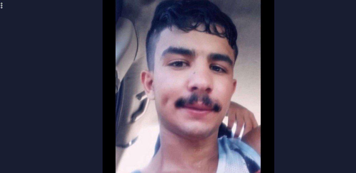 شاب بدون